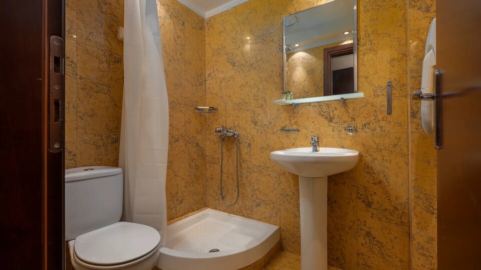 Tiara Holidays - Filippos Hotel Halkidiki - Family Room with balcony - kupatilo